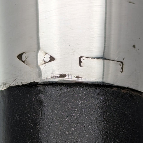 Circa 1925 British vintage gentleman's walking stick, made of sterling silver, round handle, black shaft, 86cm